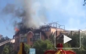 Появилось видео сильного пожара на крыше многоквартирного дома в Улан-Уде