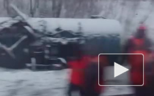 В Омской области поезд сошел с рельсов (видео) 