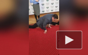 Тюменский чиновник призвал всех спортсменов тренироваться дома и сам сел на шпагат 