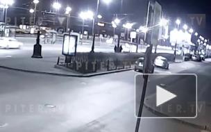 На Московском проспекте BMW перевернулась при столкновении с каршерингом: видео