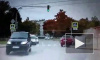 Видео: В Красном Селе "шатающийся" водитель снес столб