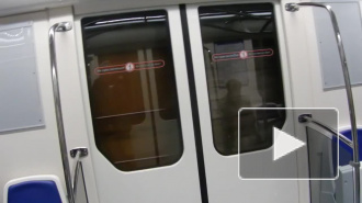 Пассажиры петербургского метро с трудом выбрались из новых вагонов "НеВа" 