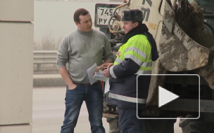 В Петербурге пьяный водитель, опасаясь лишения прав, прищемил руку полицейскому