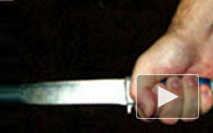 Пешеходы поломали машину и угрожали зарезать водителя за сделанное замечание