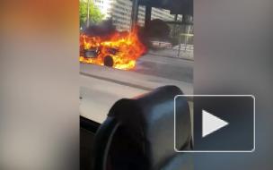 На проспекте Стачек выгорела легковушка