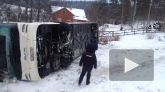 Первые фото: В Карелии перевернулся туристический автобус с 34 пассажирами