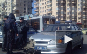 Полицейский автомобиль попал в опасное ДТП на проспекте Ветеранов
