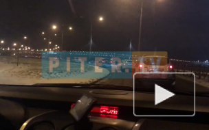 На набережной Макарова иномарка вылетела за ограждение 