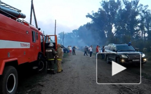 В Оренбургской области в поселке горит сразу больше десятка построек