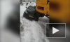 Загадочное видео из Уфы: экскаватор наступил на легковушку и пришпилил к земле