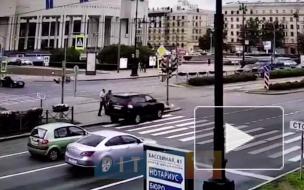 Видео: автомобиль сбил 80-летнего дедушку на Московском проспекте