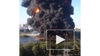 В Москве с ожогами госпитализированы жертвы пожара на Москве-реке, в их числе ребенок 