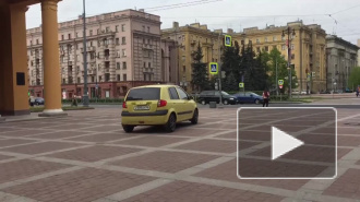 Видео: водитель решил сократить путь через Московский Парк Победы