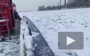 Ледокол "Невская застава" вышел на проверку ледовой обстановки в Петербурге