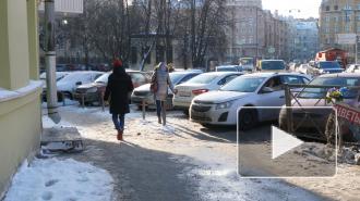 Жители Петроградского района жалуются на стихийную парковку у "Ленполиграфмаша"