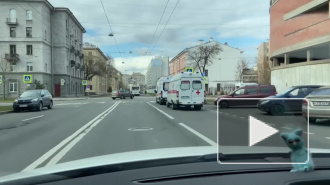 Видео: у Покровской больницы вновь собралась очередь из машин скорой помощи