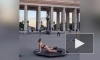 Эротические танцы на шесте у Парка Горького в центре Москвы возмутили россиян