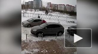 В Новосибирске водитель наехал на маму с коляской