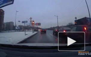 В сети появилось видео тройного ДТП в Санкт - Петербурге