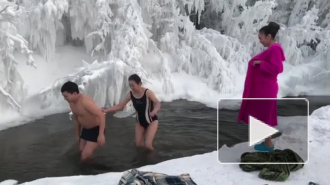 Оймякон - Полюс холода: Якутские "моржи" искупались в речке при минус 50 и стали знамениты на весь Мир