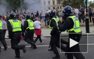 На улицы Лондона вышли тысячи левых и правых демонстрантов