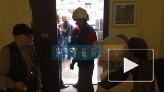 Видео со Зверинской улицы, где треснул дом: в жилом помещении рушатся потолки и стены 