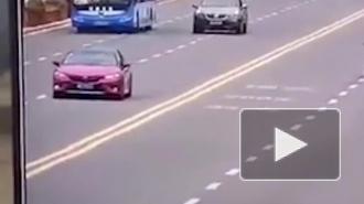 В Китае число жертв падения автобуса в водохранилище достигло 21