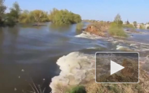 В Ишиме прорвало дамбу, поселок ушел под воду