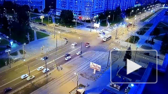 На Партизана Германа и Ветеранов иномарка снесла дорожное ограждение