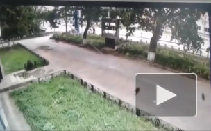 Бетономешалка влетела в здание в Нытве.