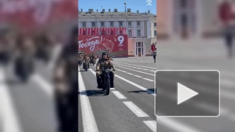 В Петербурге состоялся парад ретро-автомобилей с участием ветеранов и блокадников