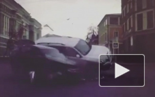 Жесткое видео из Казани: трассу не поделили две легковушки