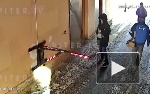 "Миссис Россия-2015" сломала шлагбаум во дворе на Курляндской из-за конфликта с соседями