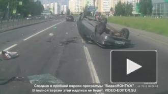 Гонщик на Lada сделал двойное сальто на Большевиков