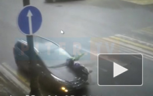 Видео: на Каменноостровском проспекте автомобиль сбил подростка 