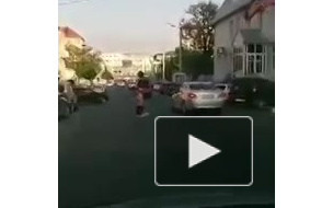 В Новороссийске обнаженный мужчина молился посреди дороги‍