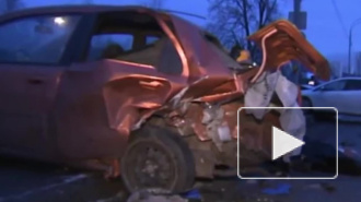 Водитель Nissan погиб на Пулковском шоссе, врезавшись в стоящую фуру