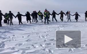 Жители Владивостока вышли на несогласованную акцию в поддержку Навального