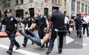 В Нью-Йорке задержаны более 80 протестующих против освобождения убийцы Эрика Гарнера