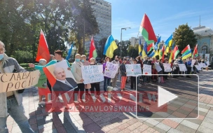 В Киеве устроили митинг с белорусскими флагами и плакатом "Слава России"