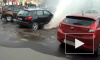 ВИДЕО: у метро "Удельная" фонтан с кипятком топит машины