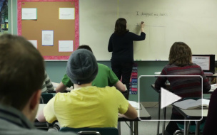 В Перми школьник на коленях просил у учителя разрешения выйти в туалет