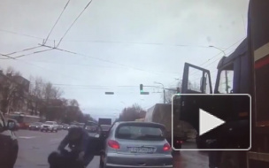 Видео из Владимира: два водителя, не поделив дорогу, чуть не убили друг друга