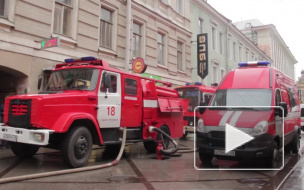 Жители дома в Колпино полночи провели на улице из-за пожара