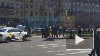 Пенсионерка попала под колеса "Яндекс. Такси" возле метро "Электросила"