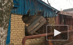 "Смертельный полет": В Саранске легковушка влетела в жилой дом, водитель погиб