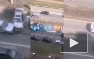 Водитель вылетел на встречку на Приморском шоссе и врезался во внедорожник