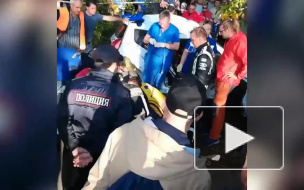На ралли в Сестрорецке гоночный автомобиль врезался в дерево