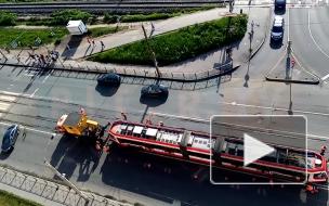 В Кудрово трамвай сошел с рельсов