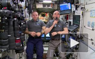 Космонавты на МКС поздравили с Днем России